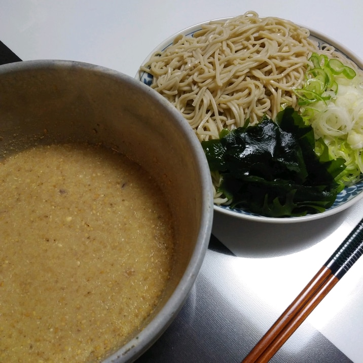 簡単！冷たいお蕎麦の胡麻&ナッツのつけ汁